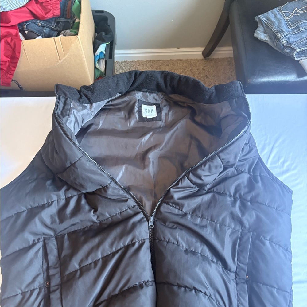 GAP Charcoal Quilted Vest - Picture 2 of 6